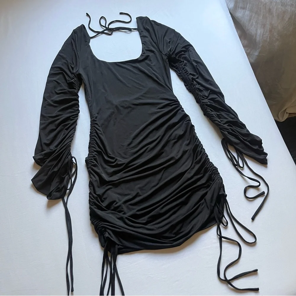H:OURS‎ revolve black knit ruched bodycon square neck long sleeve mini dress